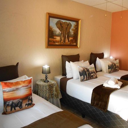 Safari Guesthouse Vryburg Buitenkant foto