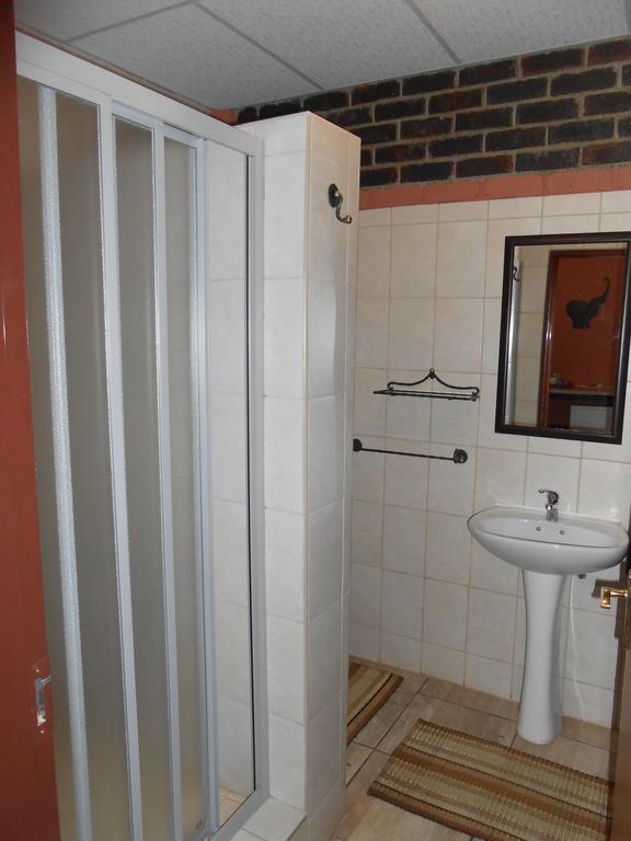 Safari Guesthouse Vryburg Buitenkant foto