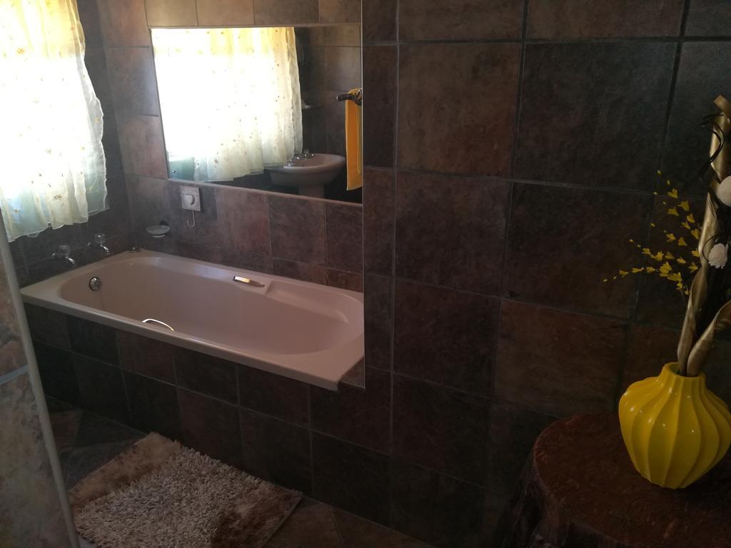 Safari Guesthouse Vryburg Buitenkant foto