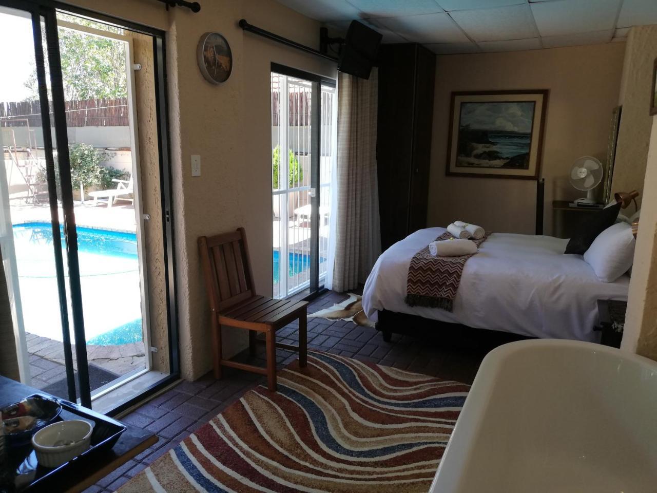 Safari Guesthouse Vryburg Buitenkant foto
