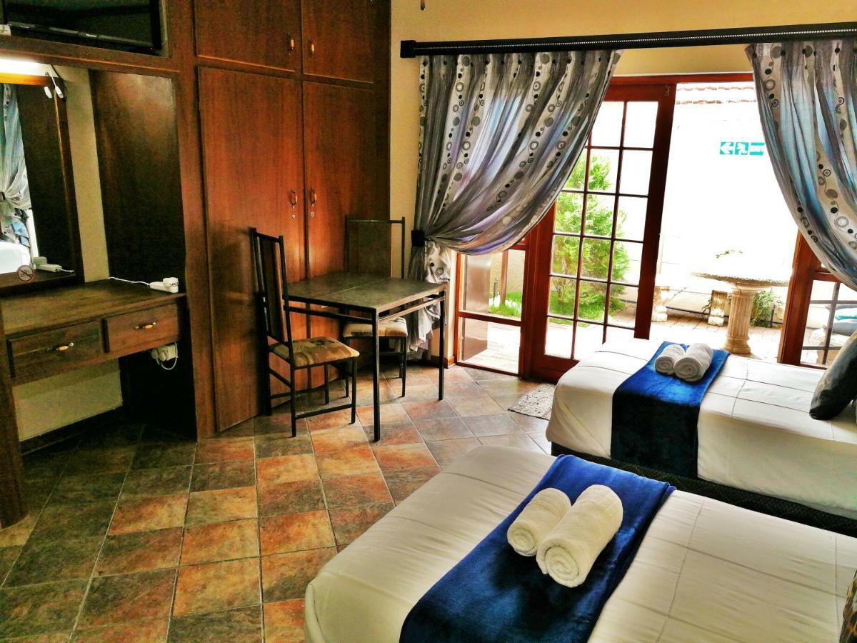 Safari Guesthouse Vryburg Buitenkant foto