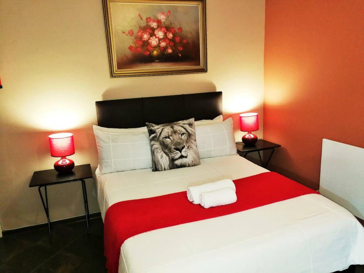 Safari Guesthouse Vryburg Buitenkant foto