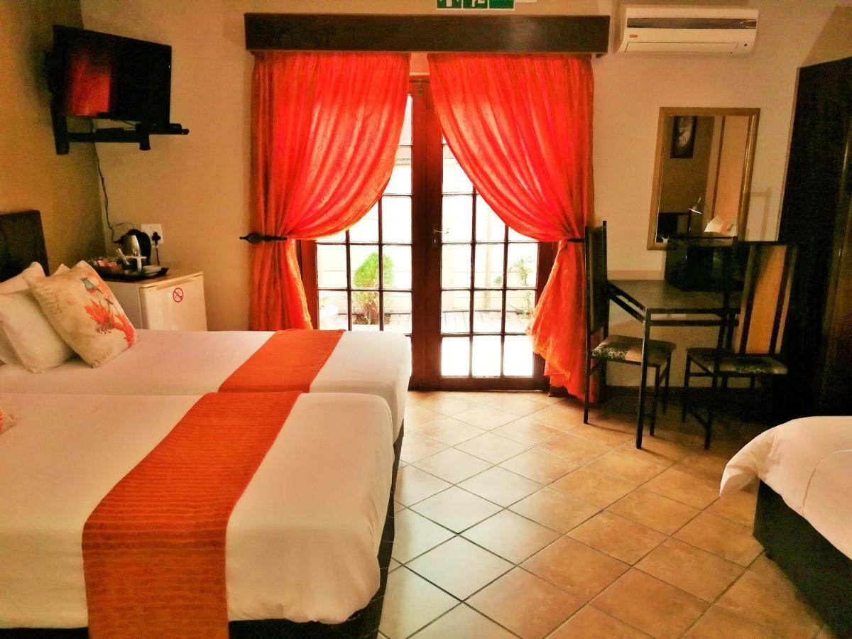 Safari Guesthouse Vryburg Buitenkant foto