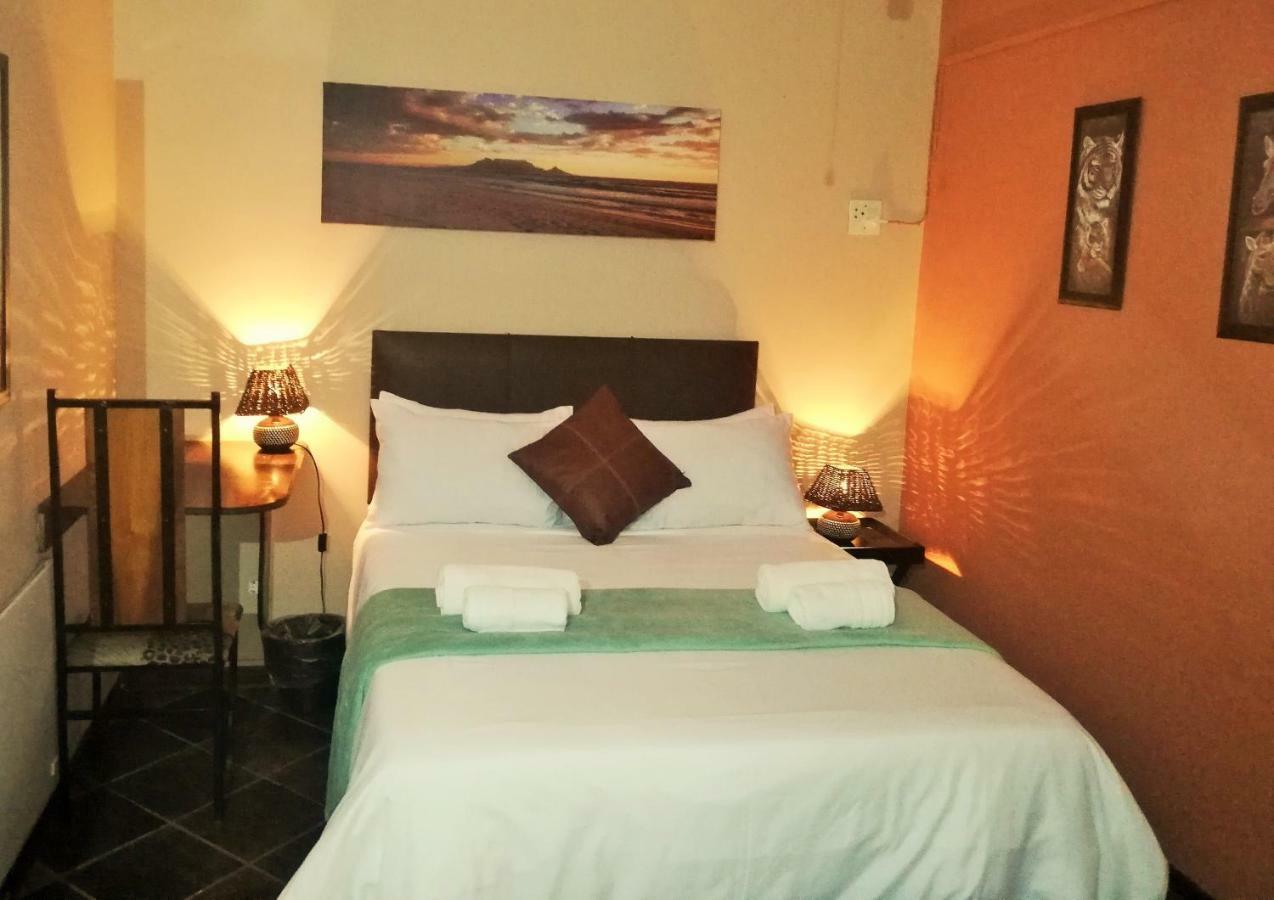 Safari Guesthouse Vryburg Buitenkant foto