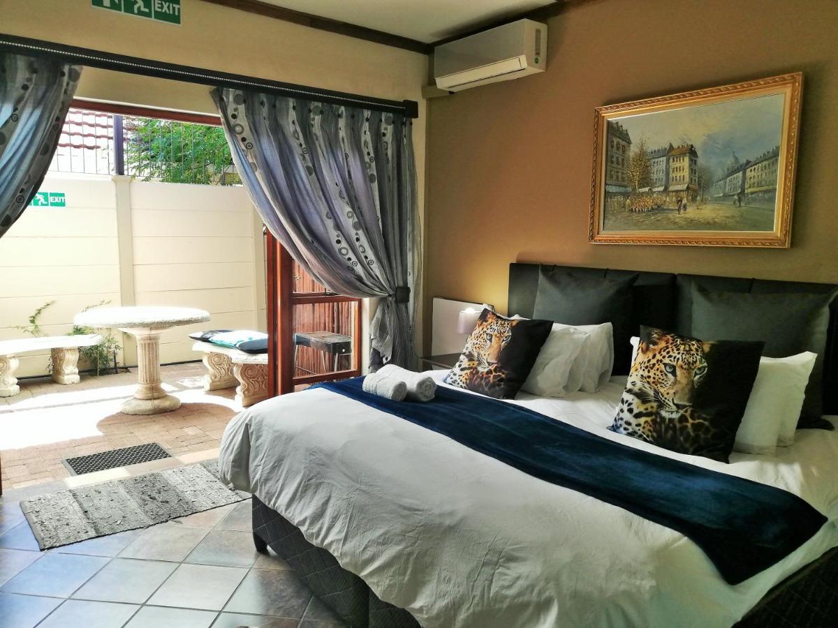 Safari Guesthouse Vryburg Buitenkant foto