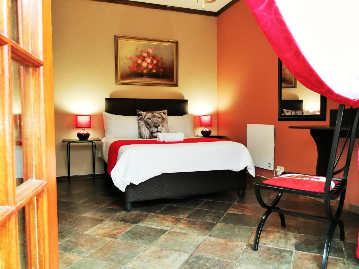 Safari Guesthouse Vryburg Buitenkant foto