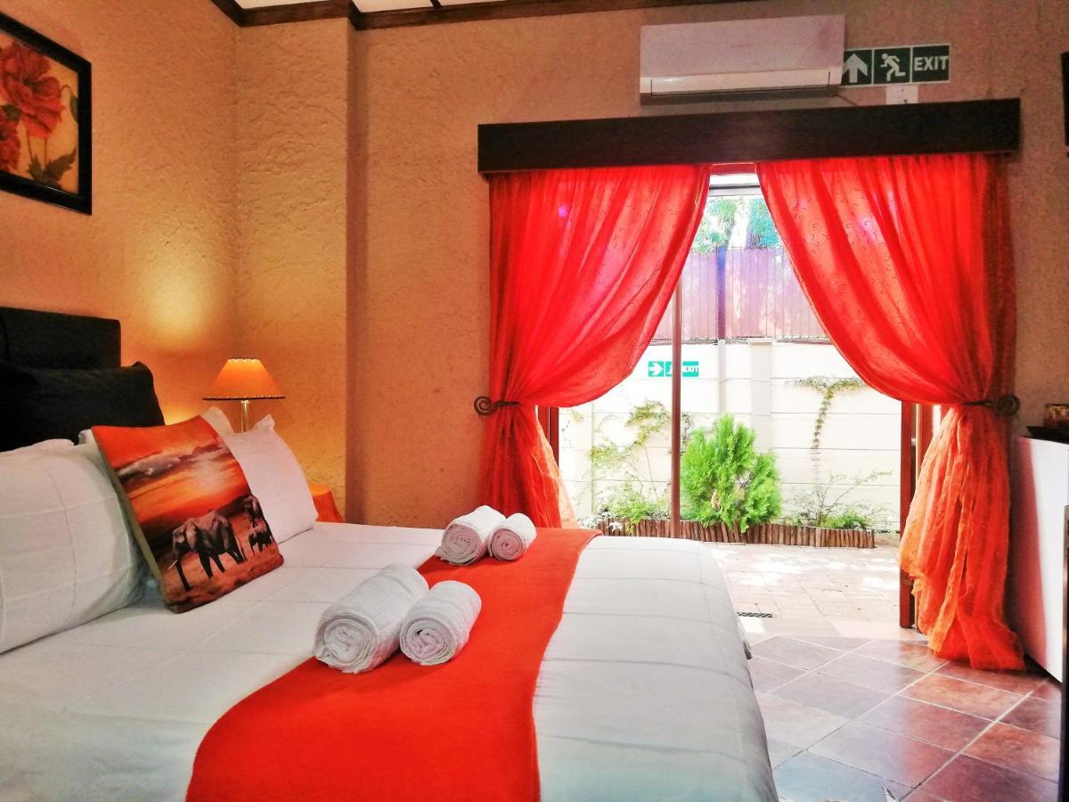 Safari Guesthouse Vryburg Buitenkant foto