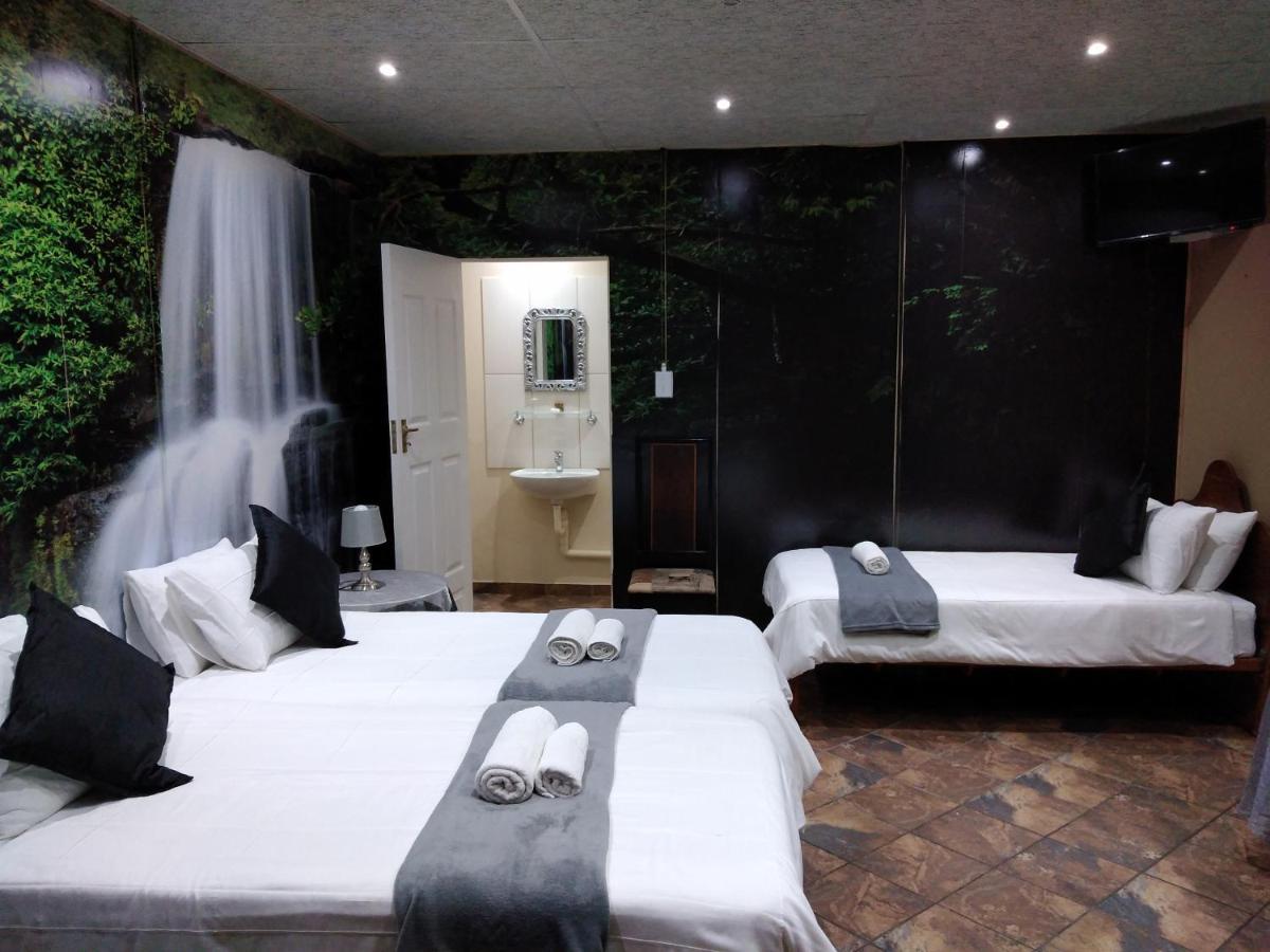 Safari Guesthouse Vryburg Buitenkant foto